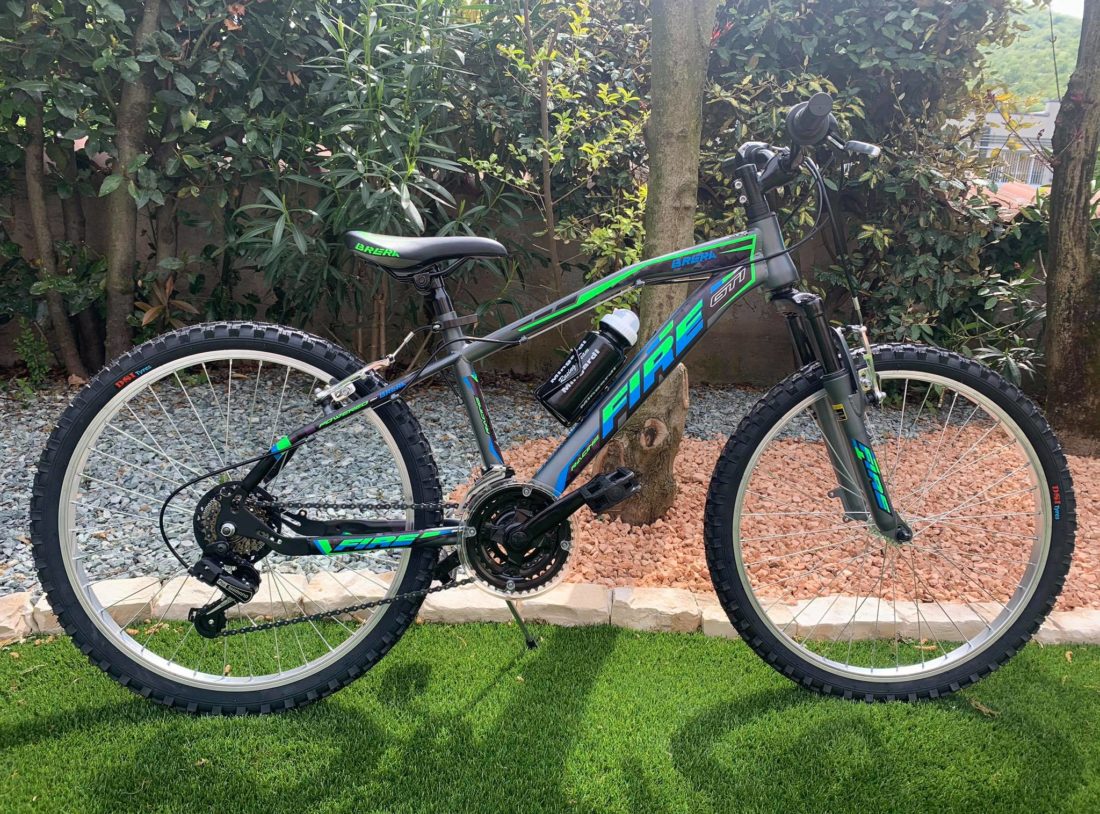 bicicletta bmx blu roso verde